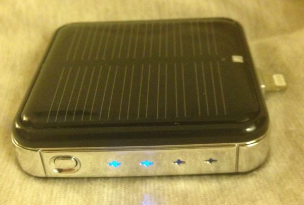 chargeur-solaire-iphone-5-2