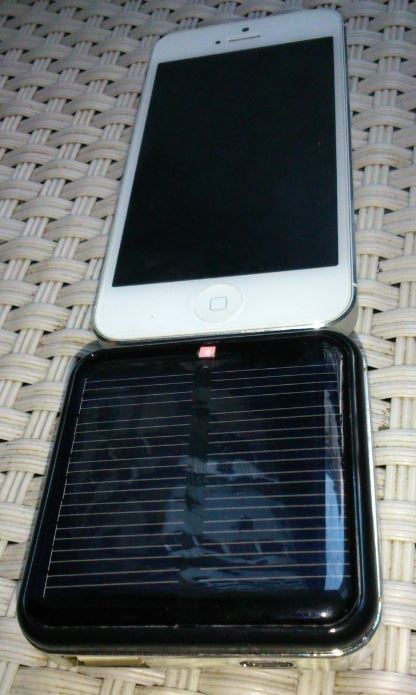 chargeur-solaire-iphone-5