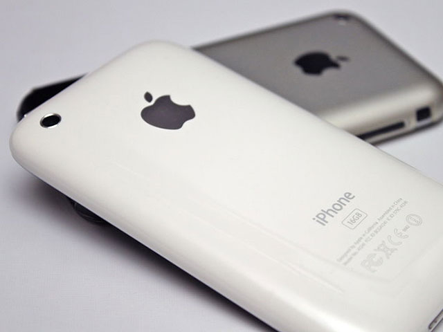 iPhone low cost : polycarbonate et écran 4.5 pouces pour 2014 ?