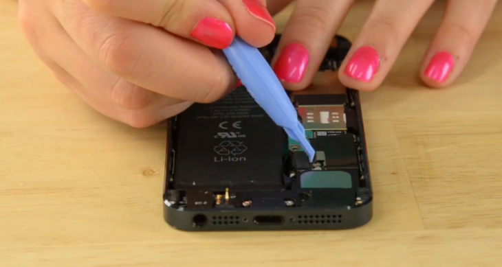 Remplacer la batterie iPhone 5 : tutoriel vidéo iFixit