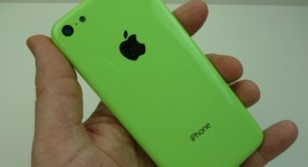 iPhone 5C : photos de boutons colorés et modèle vert