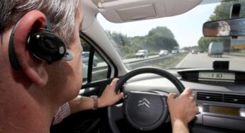 Oreillettes, casques & écouteurs bientôt interdits au volant en France