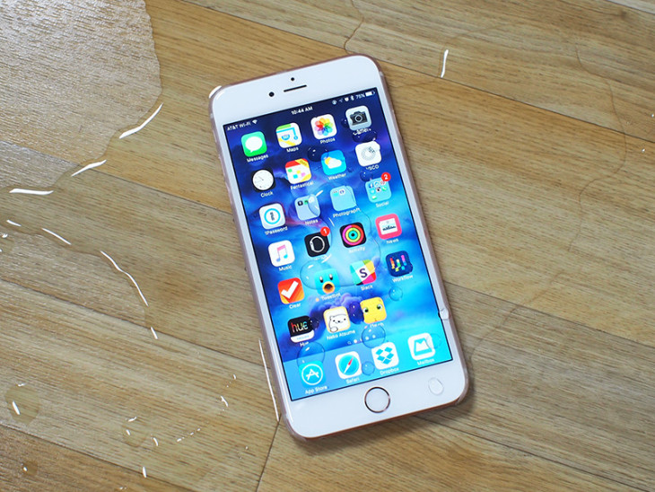 iPhone 7 : un écran tactile ultra fin utilisable avec le doigt mouillé ?