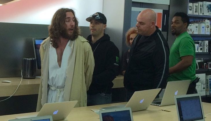 Insolite : un homme déguisé en « Jésus » arrêté dans un Apple Store