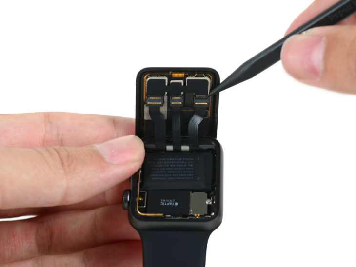 iFixit démonte l’Apple Watch Series 2 : une batterie 36% plus puissante