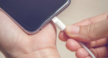 Royaume-Uni : un homme meurt électrocuté par son iPhone dans son bain