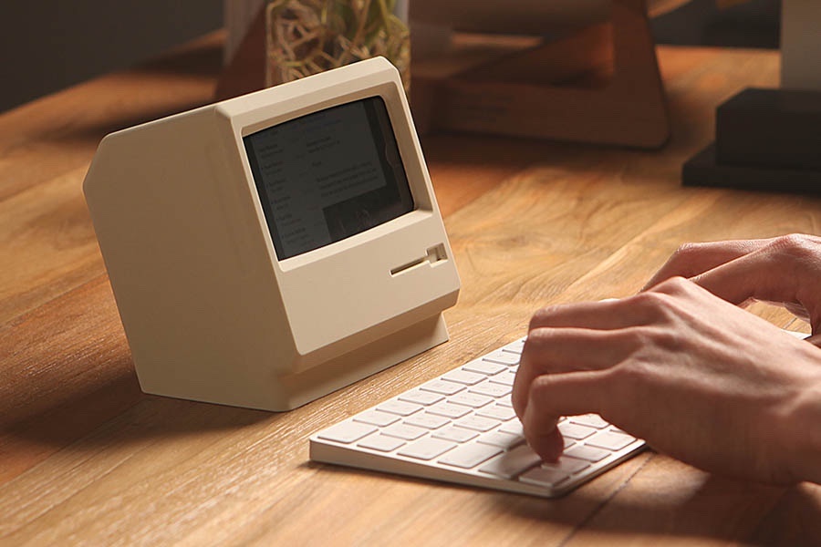 Elago M4 : un support qui transforme l'iPhone en Mac de 1984