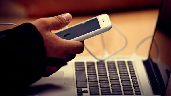Comment Espionner Un Téléphone Gratuitement 2020 Espionner un téléphone portable : comment faire ? Est-ce légal
