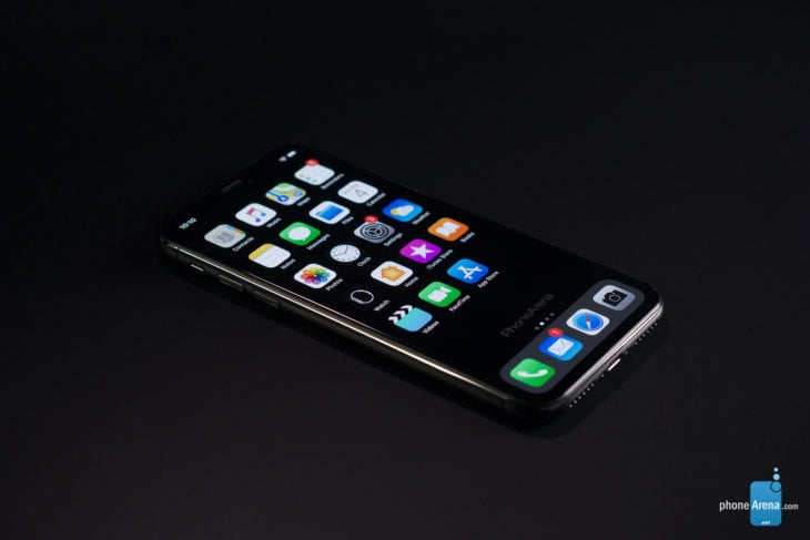 iOS 13 : un rendu 3D du mode sombre sur l’iPhone XI