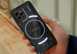 Unihertz Luna : le smartphone inspiré de l’iPhone 14 Pro et du Nothing Phone (1)
