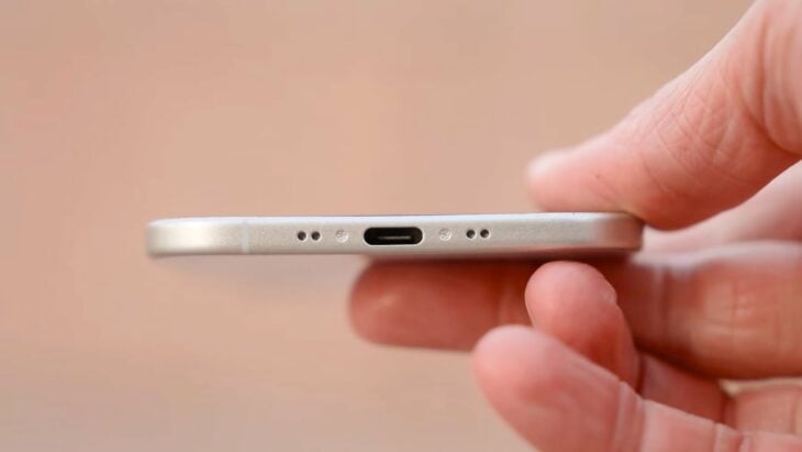 iPhone 17 Air : le port USB-C décentré ?