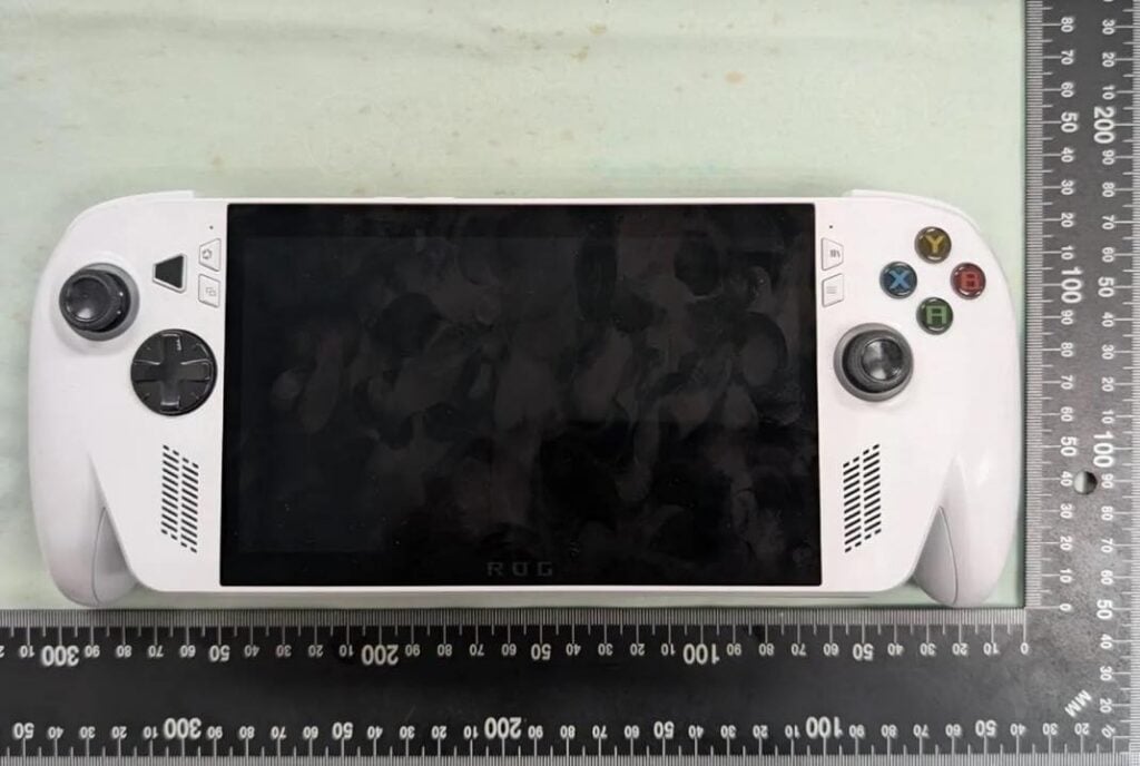 Project Kennan : les premières images de la Xbox portable fabriquée par Asus Project Kennan : les premières images de la Xbox portable fabriquée par Asus