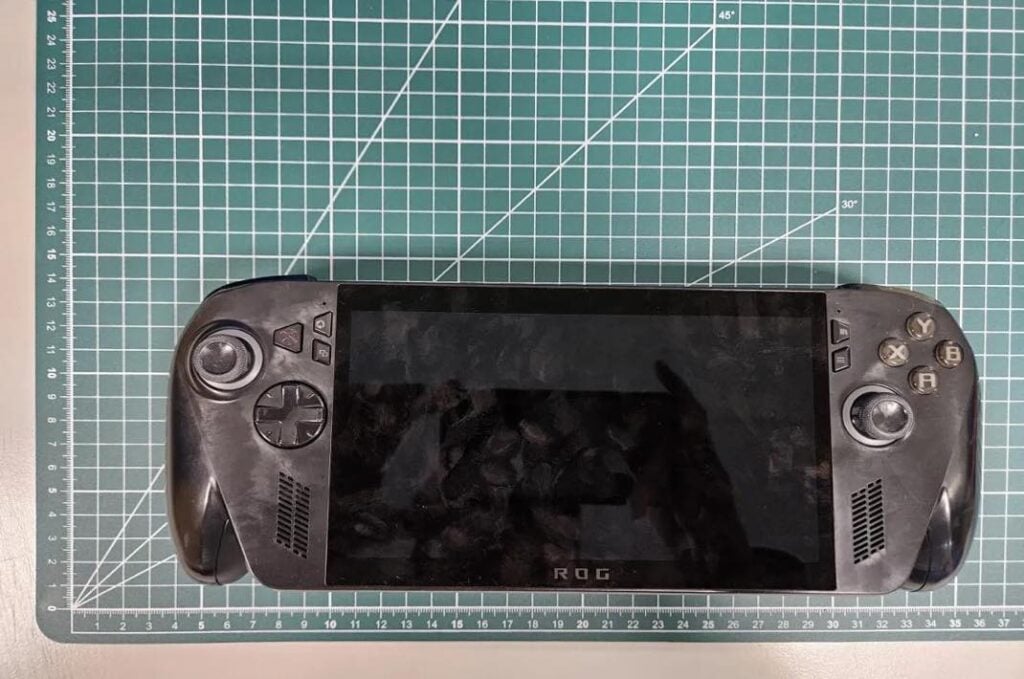 Project Kennan : les premières images de la Xbox portable fabriquée par Asus Project Kennan : les premières images de la Xbox portable fabriquée par Asus