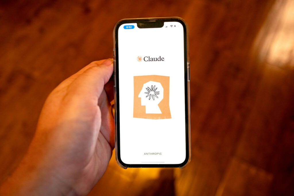 Claude entraîne désormais son IA avec vos conversations Claude entraîne désormais son IA avec vos conversations