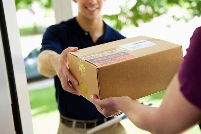 Les petits colis importés en Europe vont être taxés 3 euros