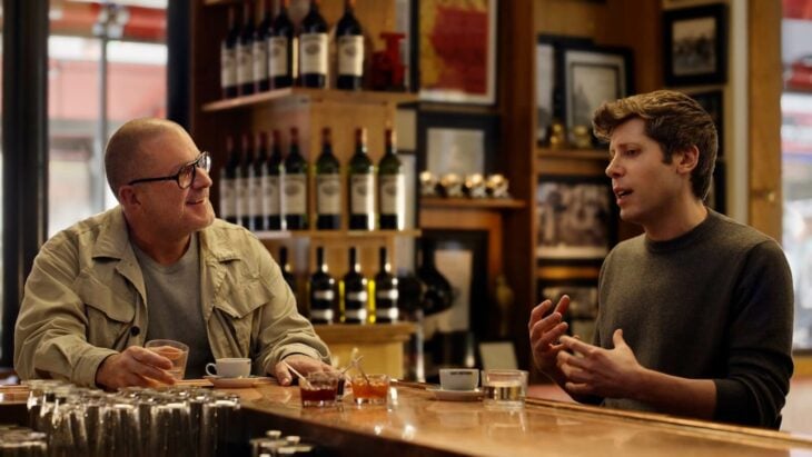 OpenAI : le 1er appareil de Jony Ive sera une enceinte intelligente avec caméra, en 2027