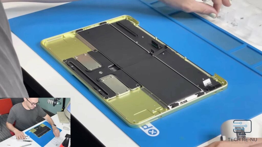Démontage du MacBook Neo : ports modulaires, batterie sans colle et zéro adhésif Démontage du MacBook Neo : ports modulaires, batterie sans colle et zéro adhésif