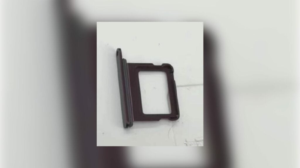 iPhone 18 Pro : un supposé tiroir SIM montre à nouveau le coloris Dark Cherry
